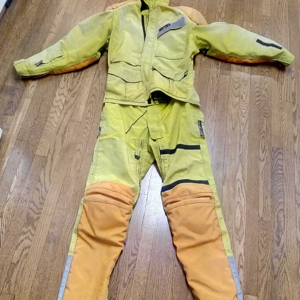 AEROSTICH ROADCRAFTER MOTORCYCLE SUIT. SIZE 48 LON